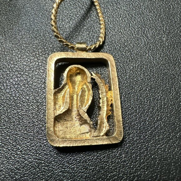 Avon Virgo Zodiac Necklace Goldtone 70’s - Picture 3 of 4